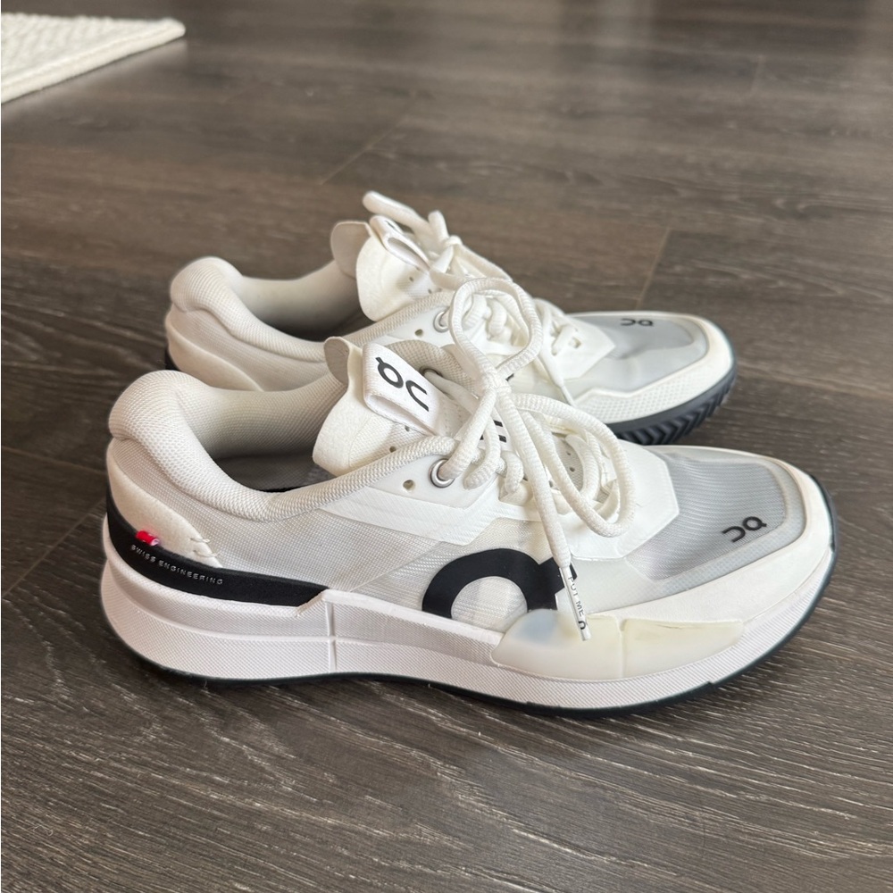 On Cloud the Roger Pro 2 7.5 tennis shoe women’s